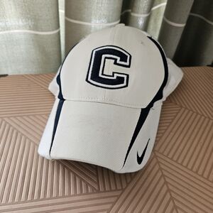 Nike UConn White Navy Blue Logo University of Connecticut Unisex Baseball Cap